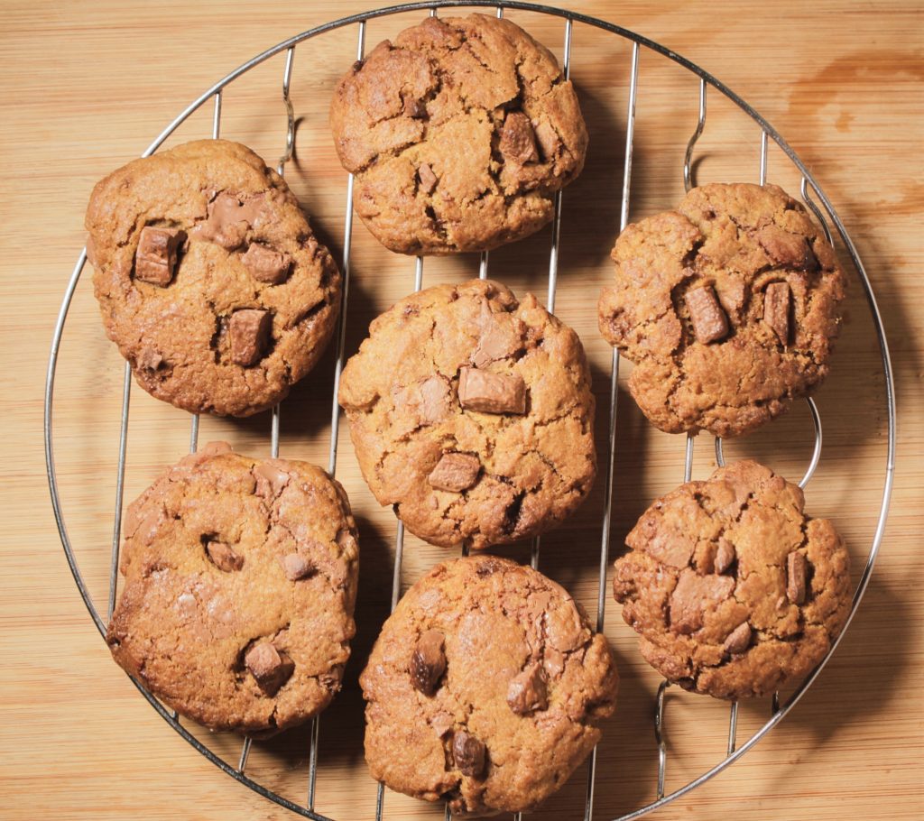 Cookies cooling on a wire rack.